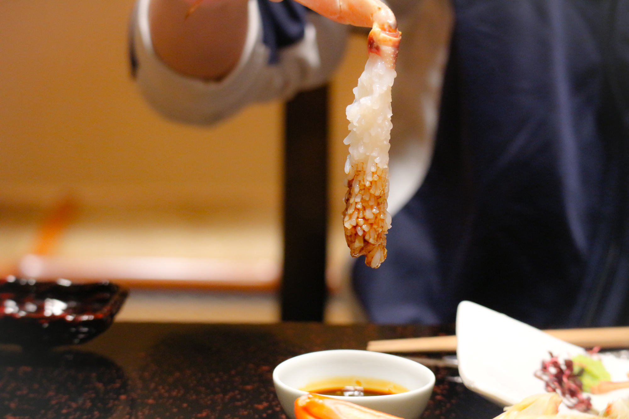 4-3. 冬季美味全餐：蟹肉刺身、烤蟹与螃蟹火锅