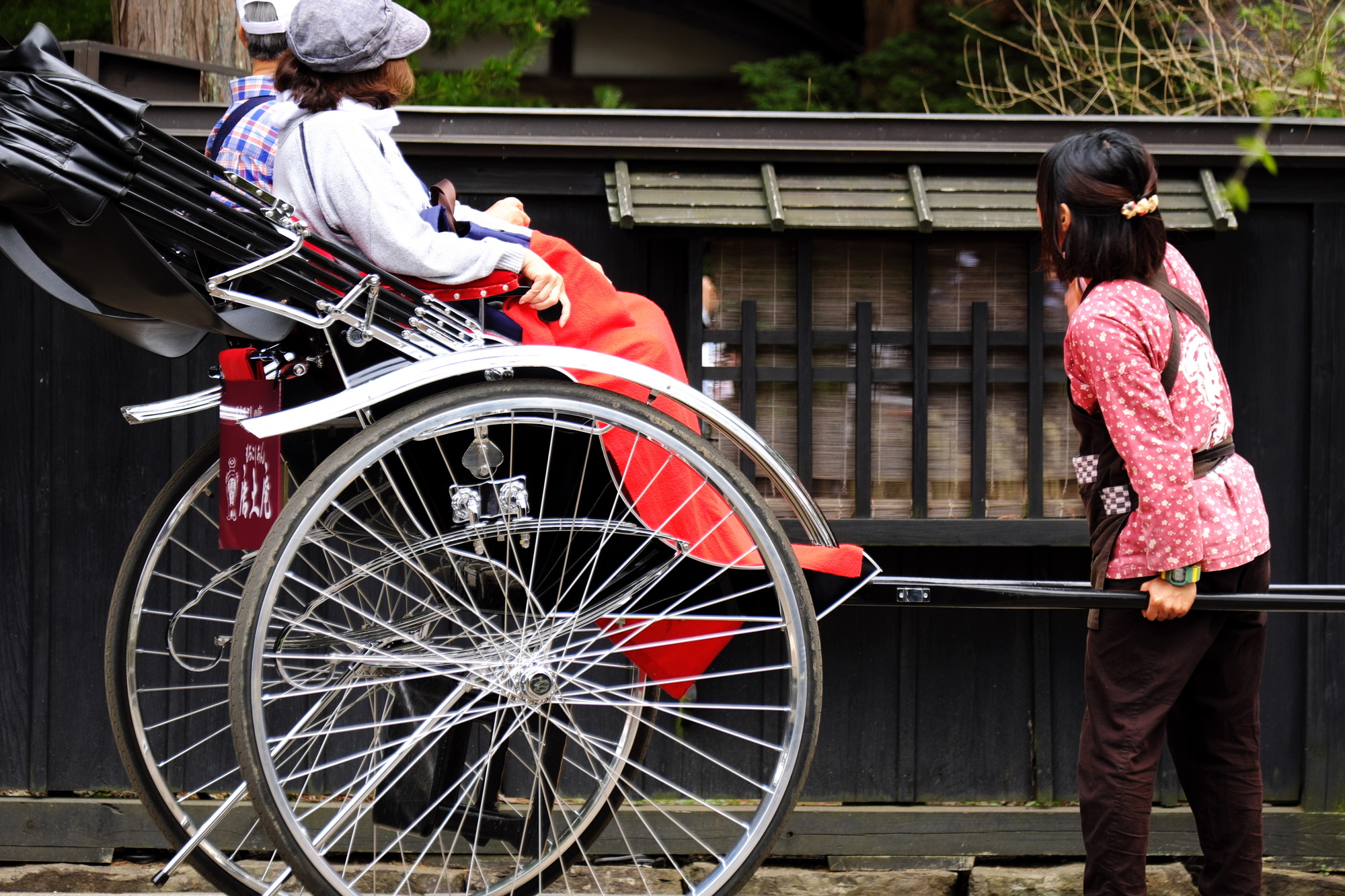 2-2. 角馆的游览方式：步行与人力车巡游武家屋敷通